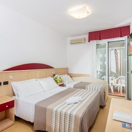 Hotel Regina Lignano Sabbiadoro Dış mekan fotoğraf