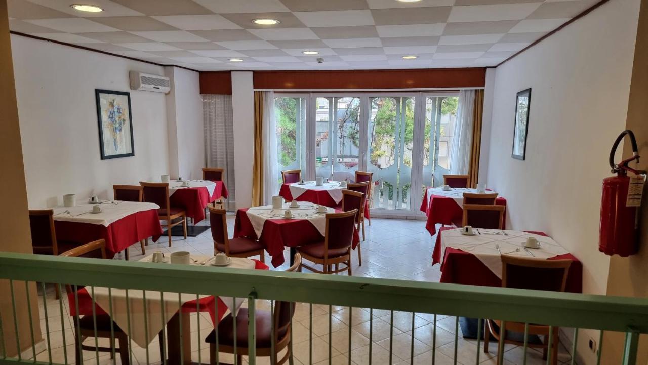 Hotel Regina Lignano Sabbiadoro Dış mekan fotoğraf